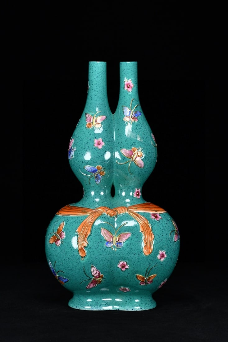 A Rare Robin's-Egg-Glazed Gilt Famille-Rose Flower and Butterfly Pattern Gourd-Shaped Conjoined (1 of 9)