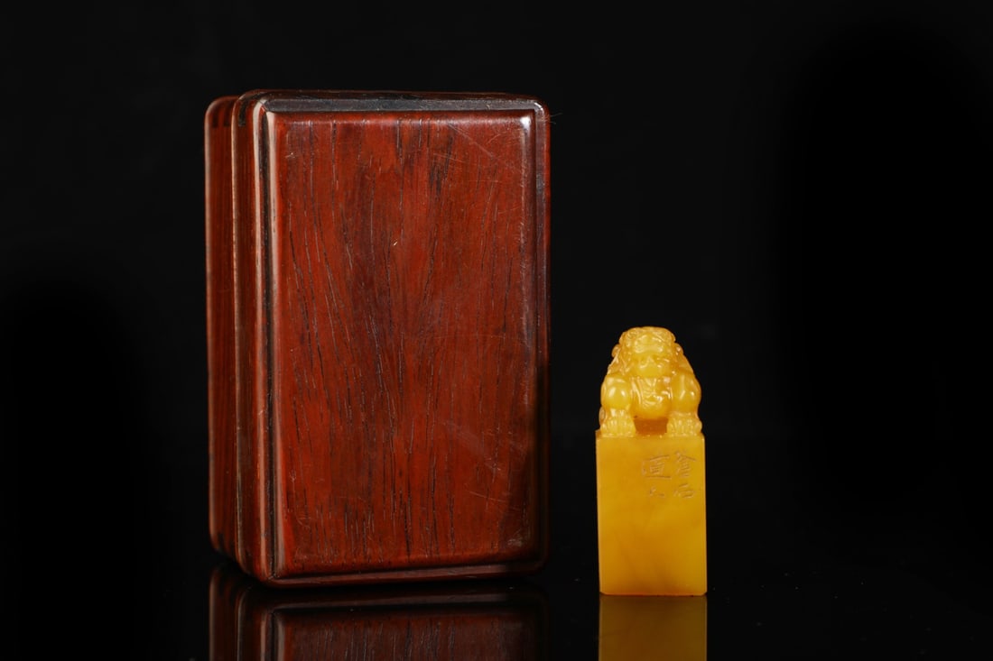 An Exquisite Tianhuang Stone Auspicious Beast Pattern Seal (1 of 9)