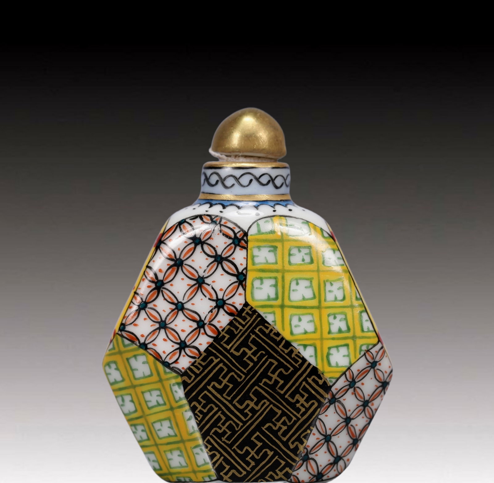 An Exquisite Famille-Rose Shou-Character and Flower Pattern Snuff Bottle (1 of 7)