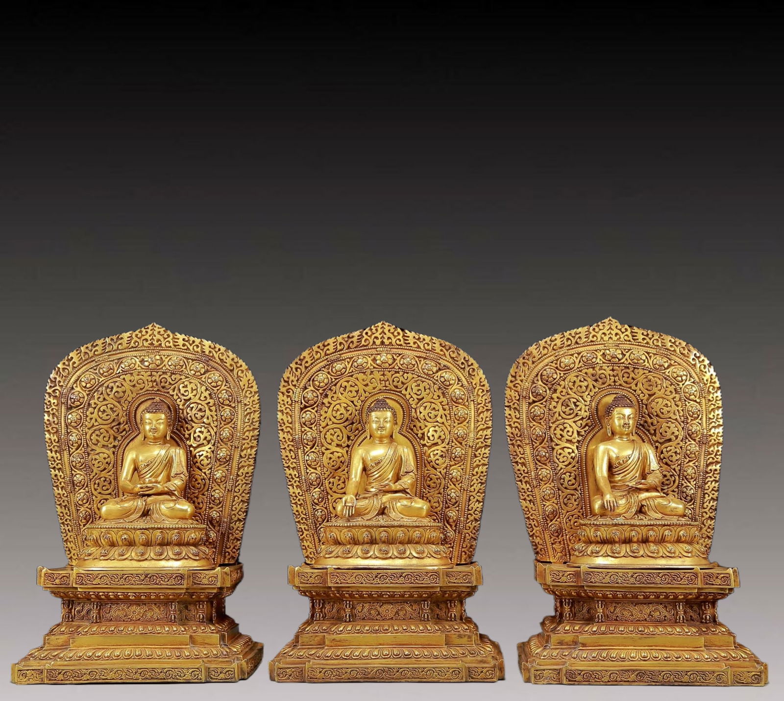 A Set of Solemn Gilt Bronze Statue of Sakyamuni: A Set of Solemn Gilt Bronze Statue of Sakyamuni,Ming Dynasty, China,Size:7.9inx5.1inx12.6in,Weight:18675g 一组铜鎏金释迦摩尼像，਴