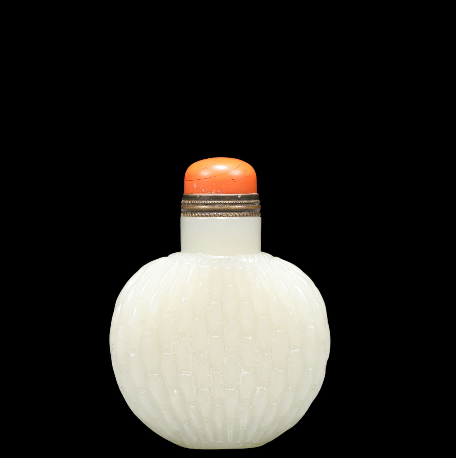 An Exquisite Sapphire Stripe Snuff Bottle, Inlaid Gems: An Exquisite Sapphire Stripe Snuff Bottle, Inlaid Gems, Qing Dynasty, China, Size:1.8inx0.6inx2.6in, Weight:71g 精美的青玉条纹鼻烟壶,嵌