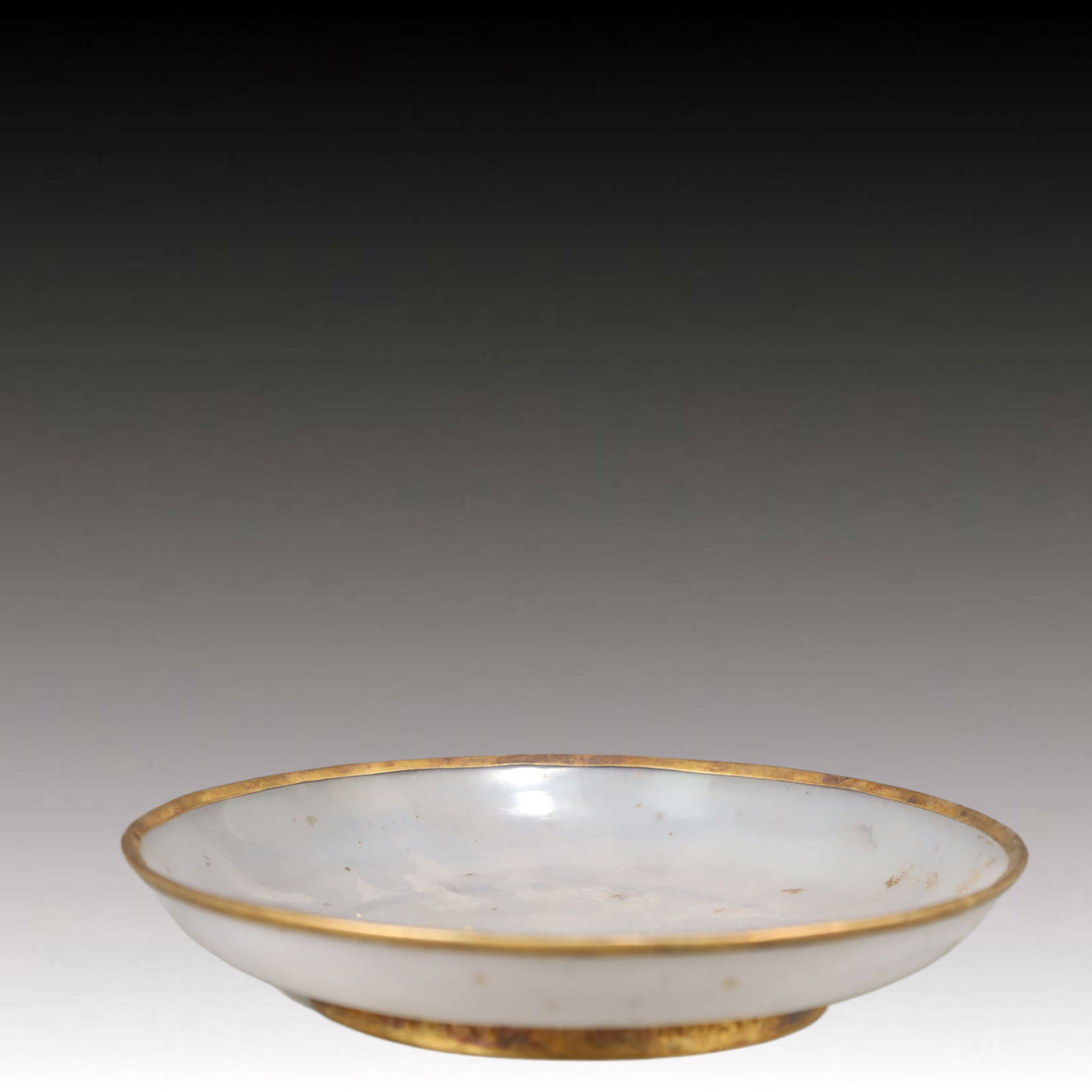 An Exquisite Agate Cover with Gold Plate (1 of 5)