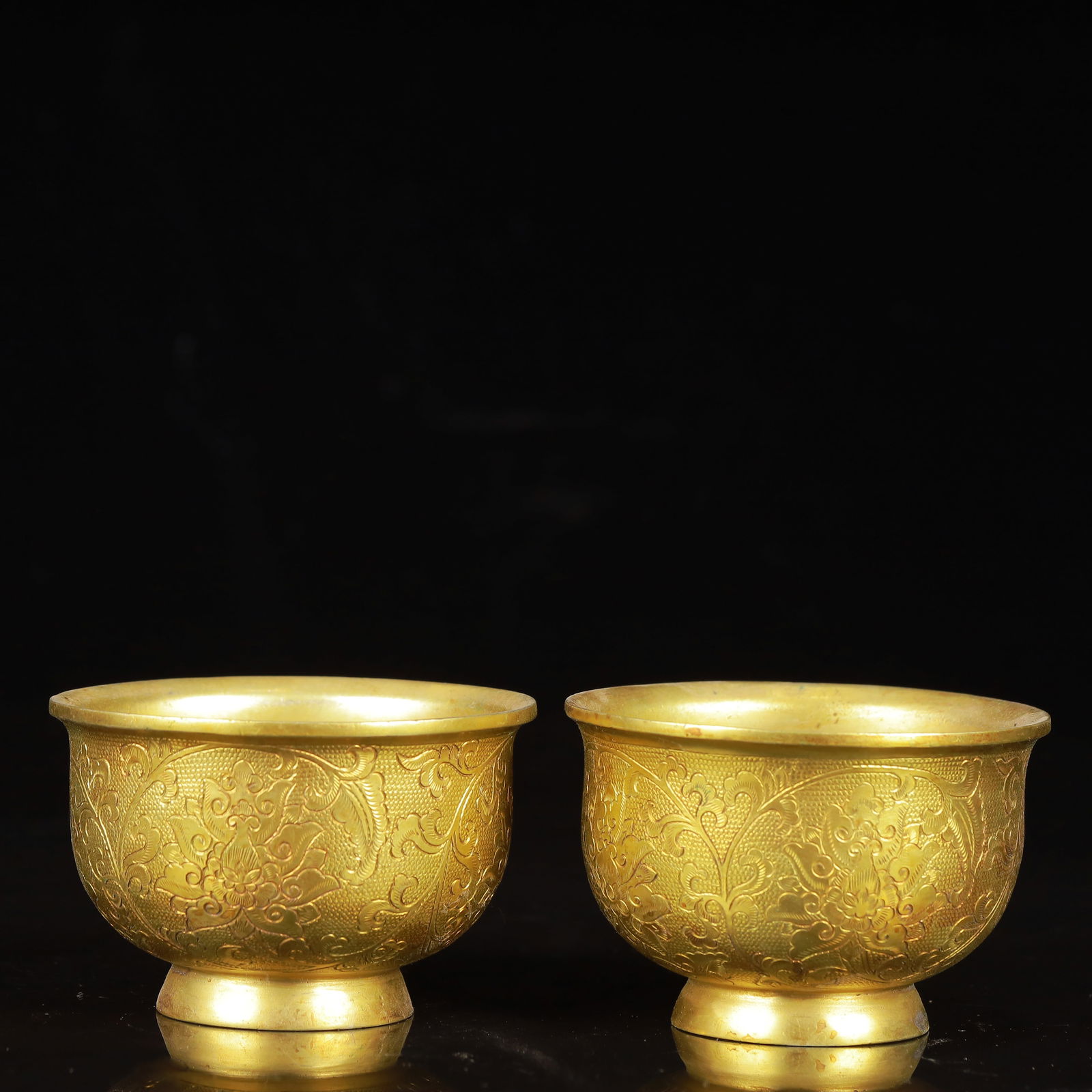 A Pair of Exquisite Gilt Bronze Lotus Pattern Cups (1 of 5)