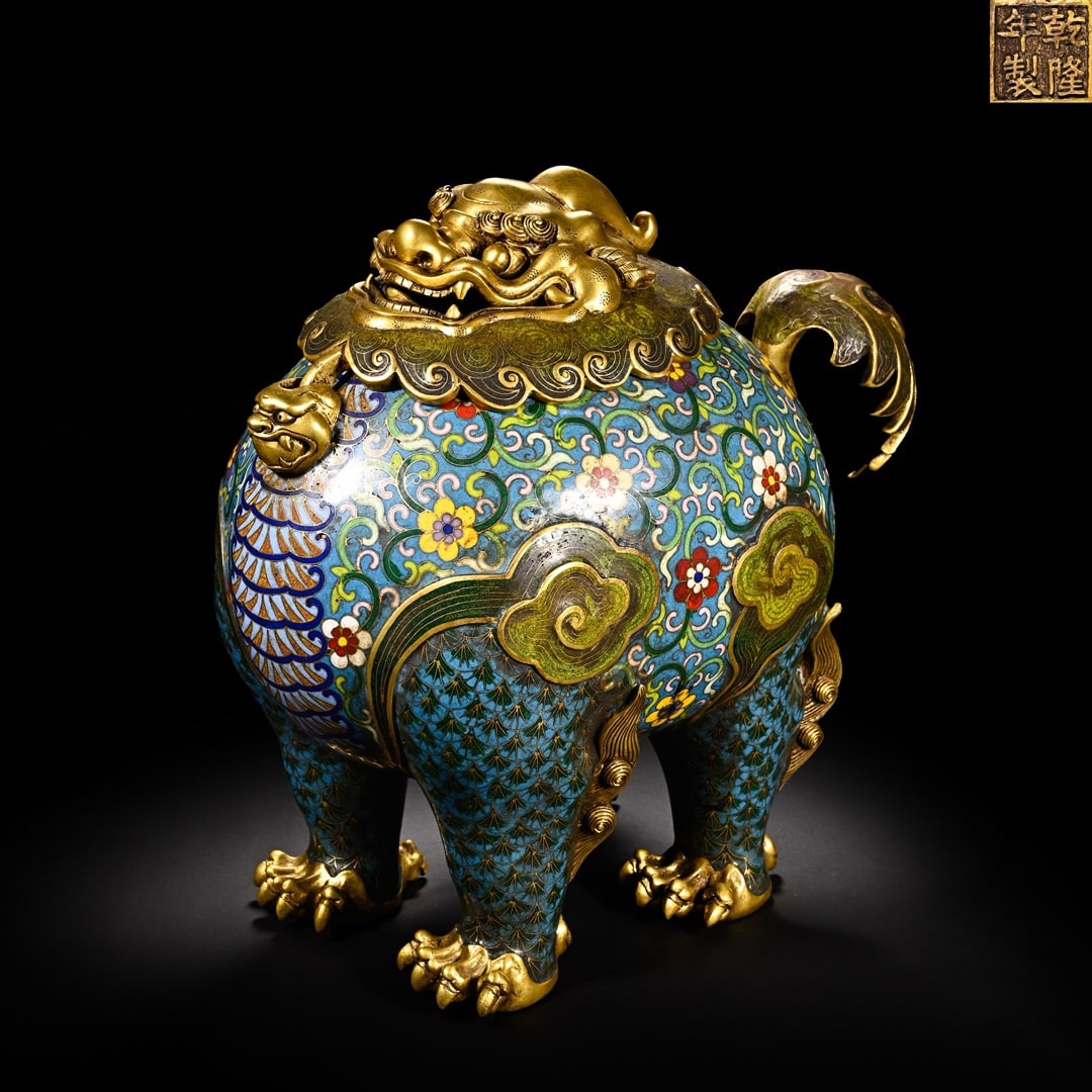 An Exquisite Cloisonne Lotus Pattern Beast-Shaped Jar: An Exquisite Cloisonne Lotus Pattern Beast-Shaped Jar,Qing Dynasty, China,Qianlong Four-character Mark,Size:11inx6.3inx9.8in,Weight:10kg 景泰蓝缠枝莲纹兽