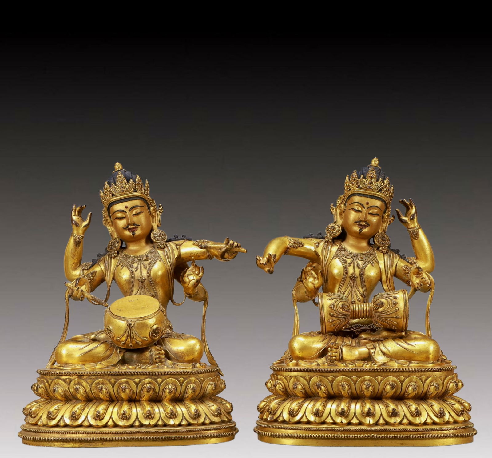 A Pair of Solemn Gilt Bronze Statue of Four-arms Guanyin (1 of 19)
