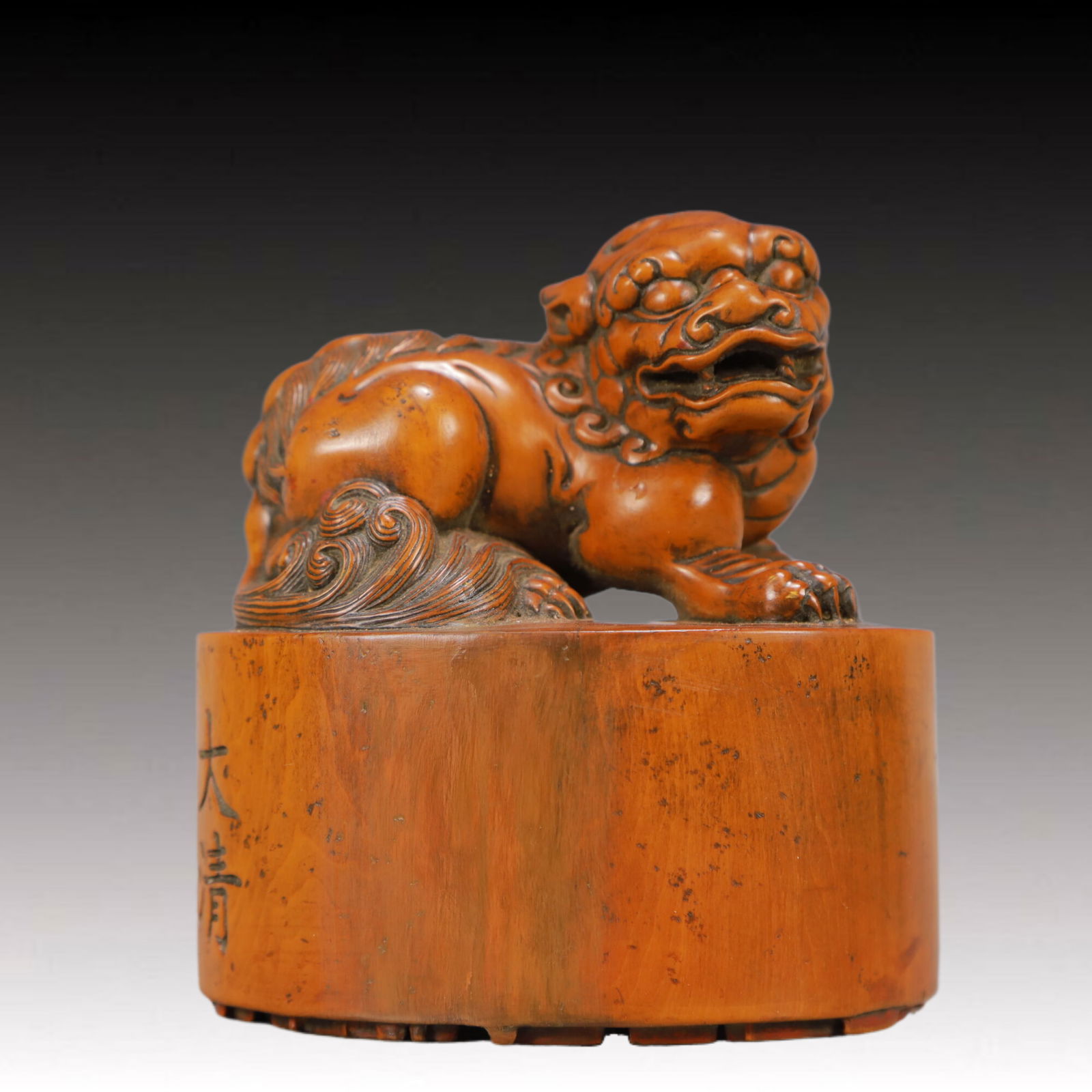 An Exquisite Boxwood Lion Seal: An Exquisite Boxwood Lion Seal,Qing Dynasty,China,Qianlong Mark,Size:3.7inx3.1inx4.3in,Weight:400g 