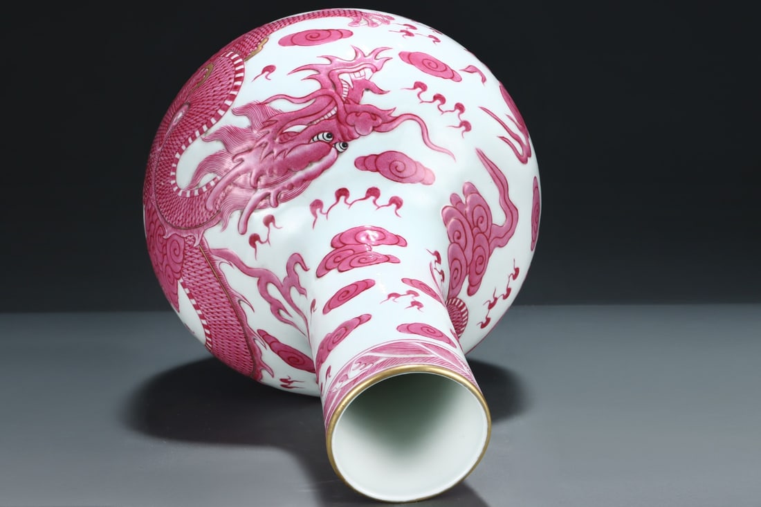 A Huge Ruby Red-Glazed Painted Gold Auspicious Cloud and Dragon Pattern Vase,With Vertical Scroll - 4