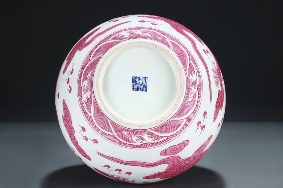 A Huge Ruby Red-Glazed Painted Gold Auspicious Cloud and Dragon Pattern Vase,With Vertical Scroll - 5