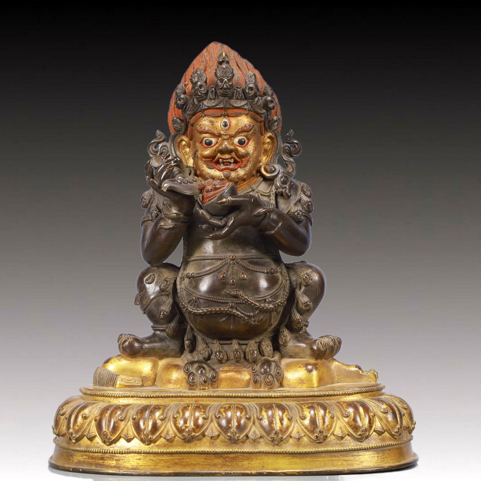 A Solemn Gilt Bronze Statue of Mammon: A Solemn Gilt Bronze Statue of Mammon, Qing Dynasty, China, Size:20x13x10.2in, Weight:3750g 铜鎏金财神像,中国清代