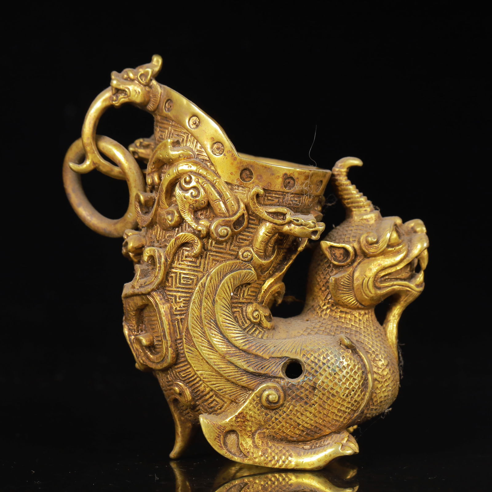 An Exquisite Gilt Bronze Unicorn Cup: An Exquisite Gilt Bronze Unicorn Cup,Qing Dynasty,China,Size:4.3inx2.2inx4.1in,Weight:787g 铜鎏金独角兽杯,中国清代