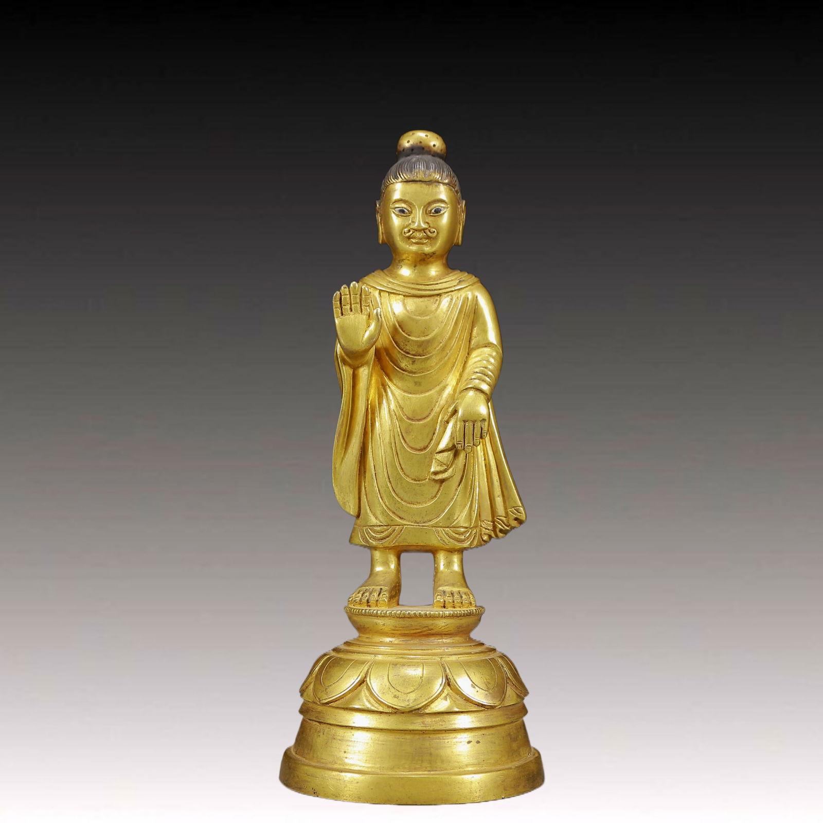 A Solemn Gilt Bronze Statue of Sakyamuni: A Solemn Gilt Bronze Statue of Sakyamuni,Ming Dynasty, China,Size:3.5inx9.8in,Weight:1170g 铜鎏金如来像，明代