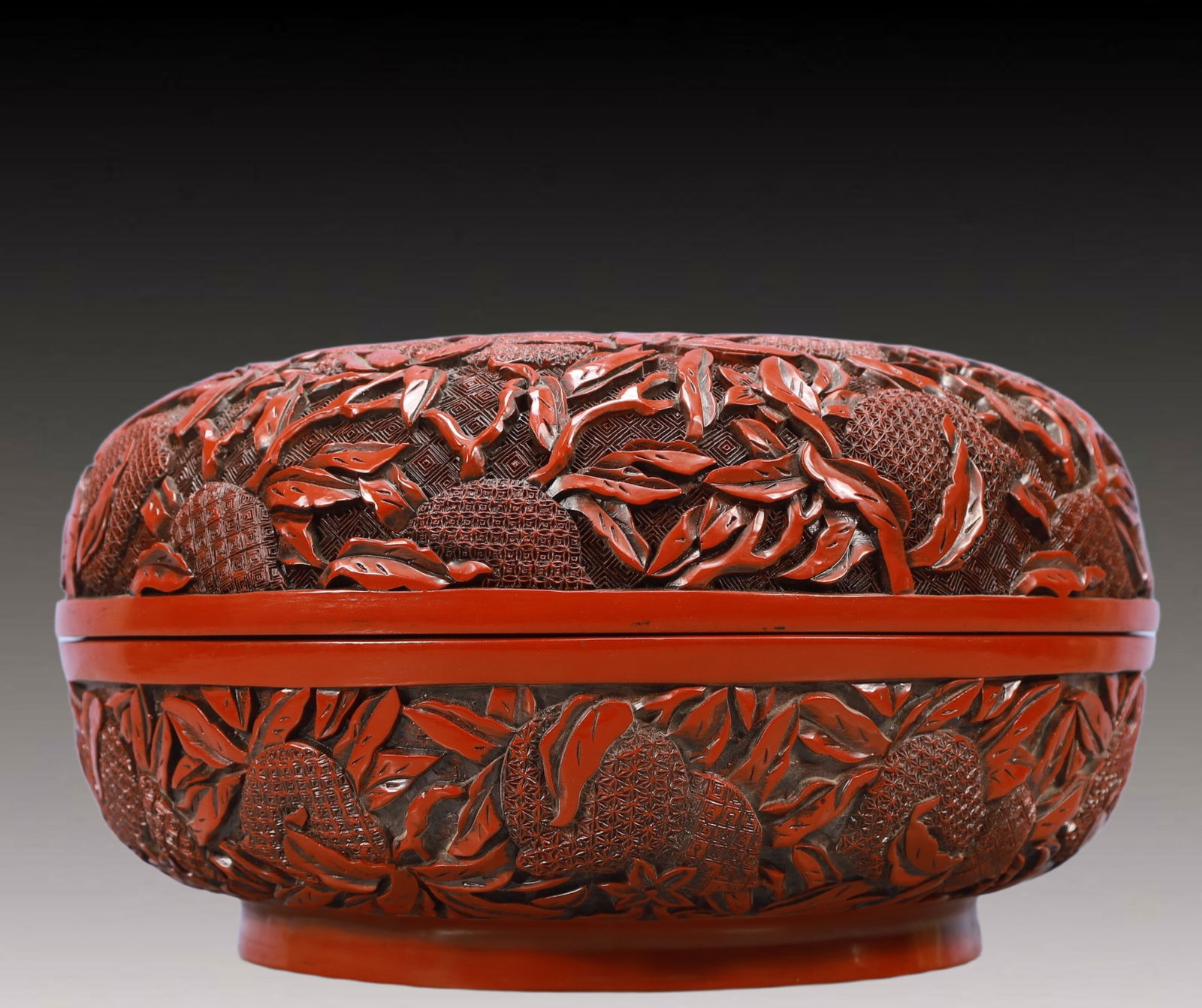 An Exquisite Carved Red Lacquer Peach Pattern Box - 3