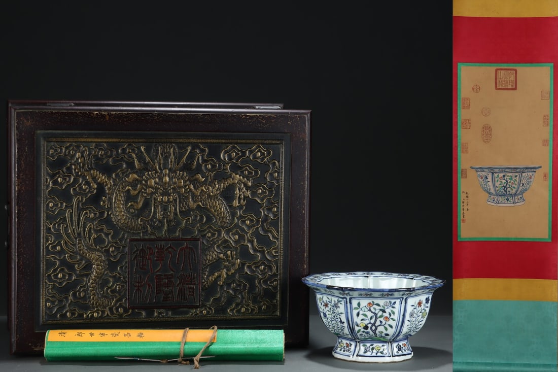 An Exquisite Wucai Flower and Fruit Pattern Basin,With Vertical Scroll Painting on Silk: An Exquisite Wucai Flower and Fruit Pattern Basin,With Vertical Scroll Painting on Silk,Ming Dynasty, China,Xuande Six-character Mark,Size:5inx9.6in,(Without frame)23.4inx12.2in 五彩഑