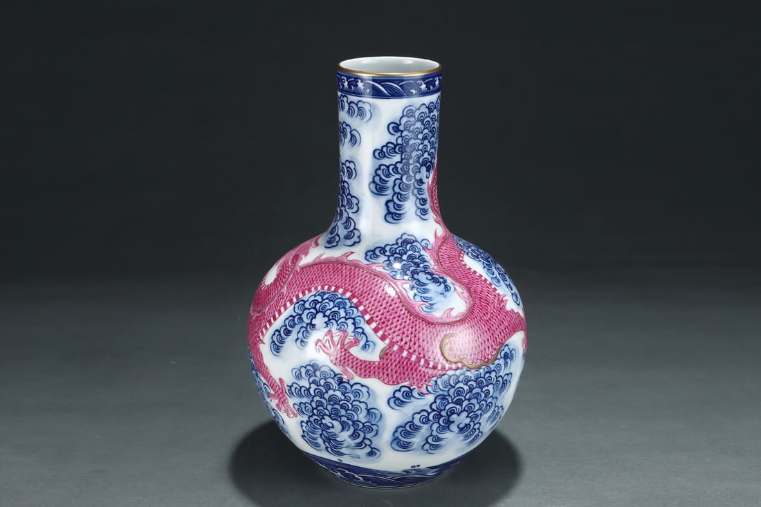 A Rare Blue and White Ruby Red-Glazed Auspicious Cloud and Dragon Pattern Vase,With Vertical Scroll - 3