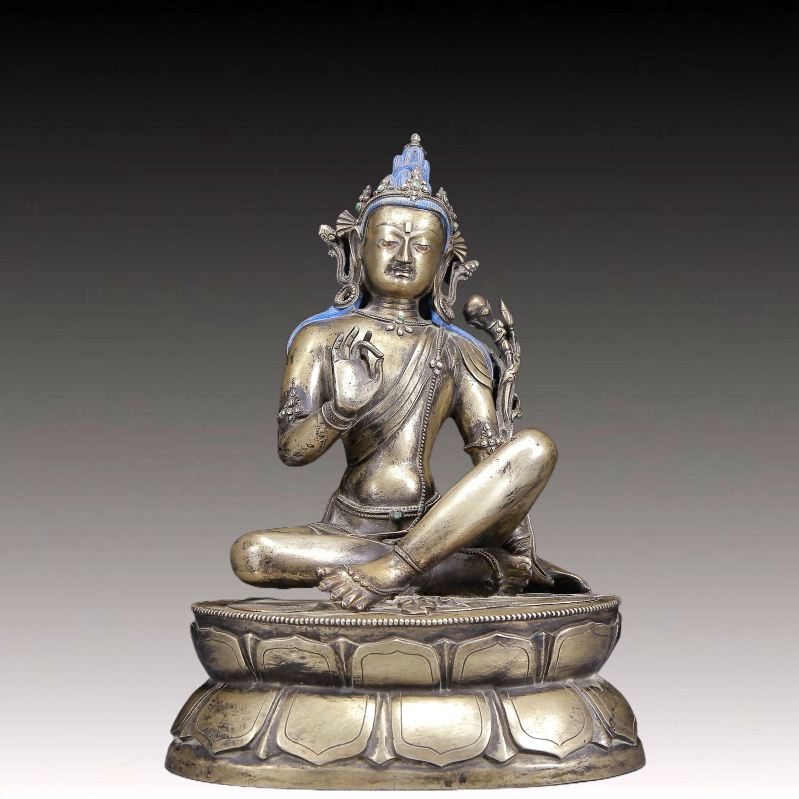 A Solemn Silver Statue of Avalokitesvara (1 of 9)