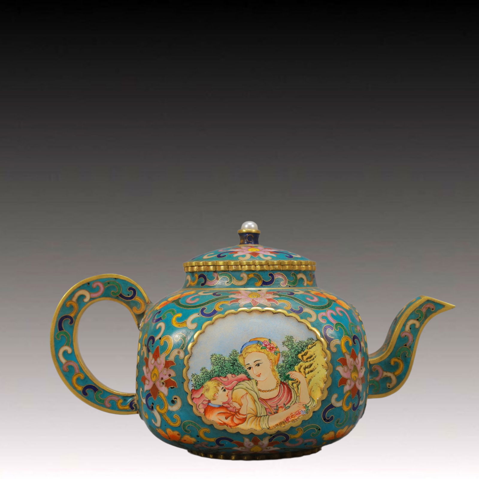 An Exquisite Painted Enamel Figure Pattern Ewer: An Exquisite Painted Enamel Figure Pattern Ewer,Qing Dynasty, China,Qianlong Four-character Mark,Size:7.5inx3.9inx3.7in,Weight:550g 