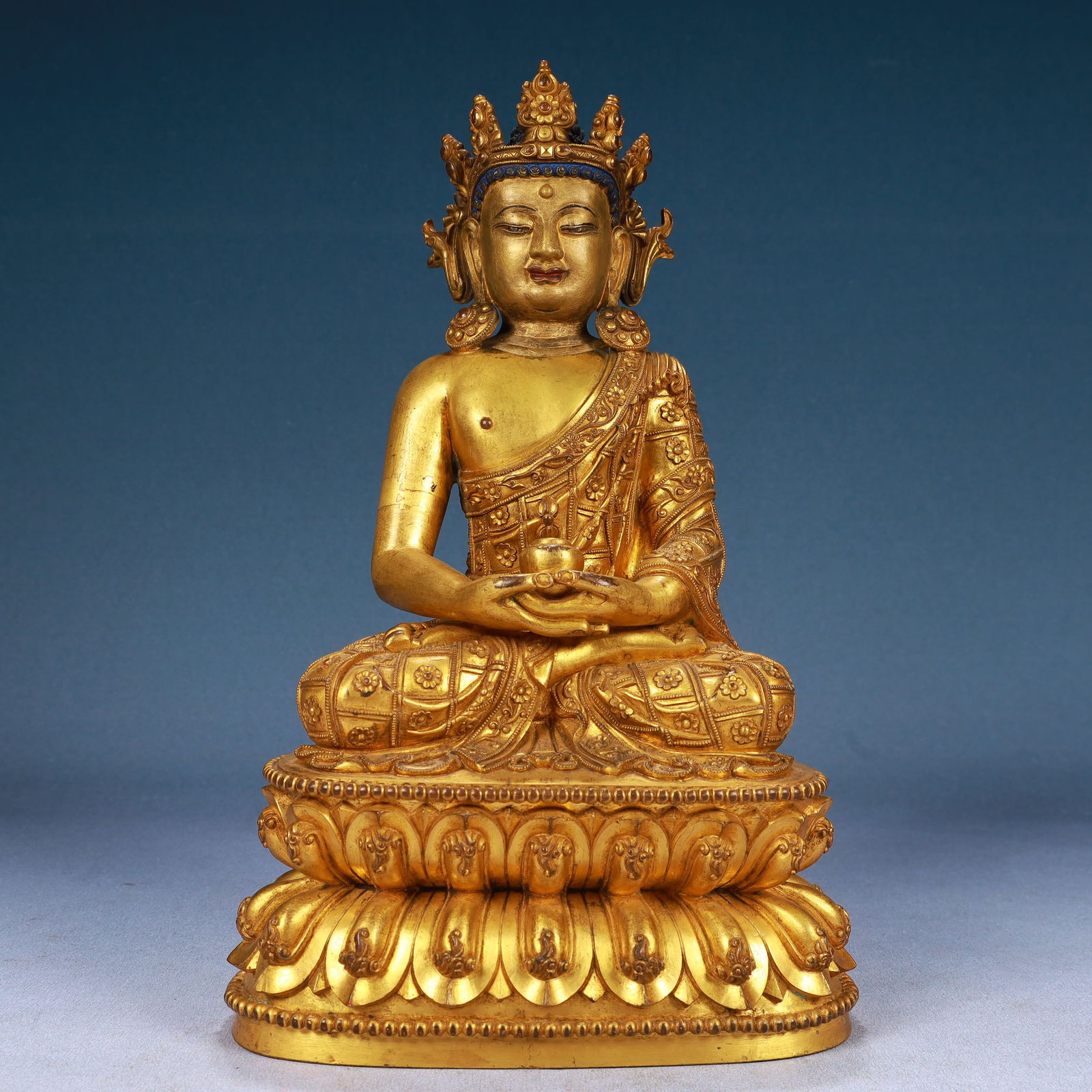 A Solemn Gilt Bronze Statue of Sakyamuni: A Solemn Gilt Bronze Statue of Sakyamuni,Ming Dynasty, China,Yongle Six-character Mark,Size:7.5inx4.3inx12.2in,Weight:5700g 