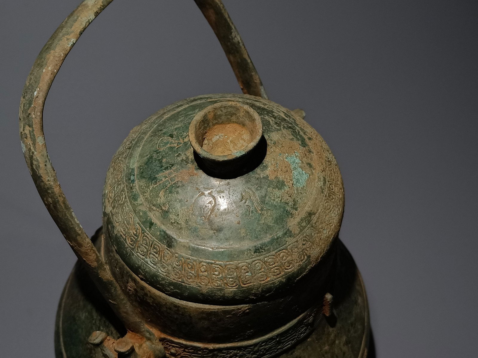 An Archaic Bronze Beast-Face Pattern Ewer - 7