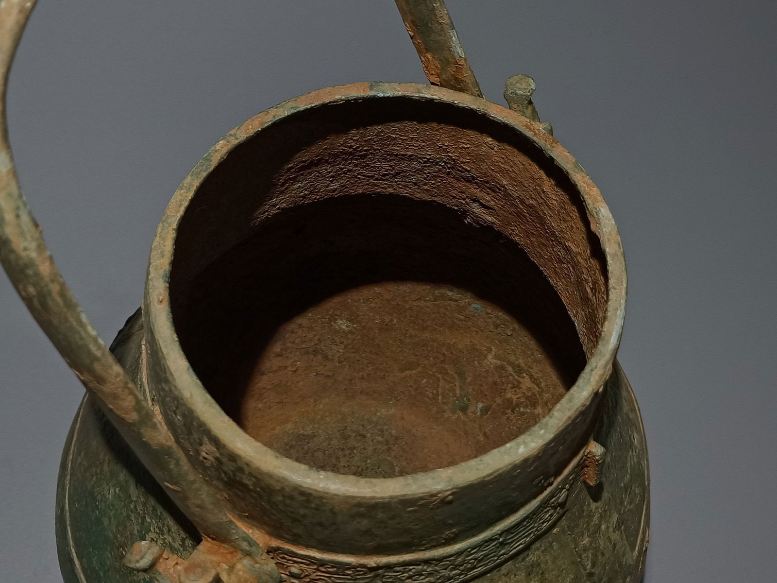 An Archaic Bronze Beast-Face Pattern Ewer - 8