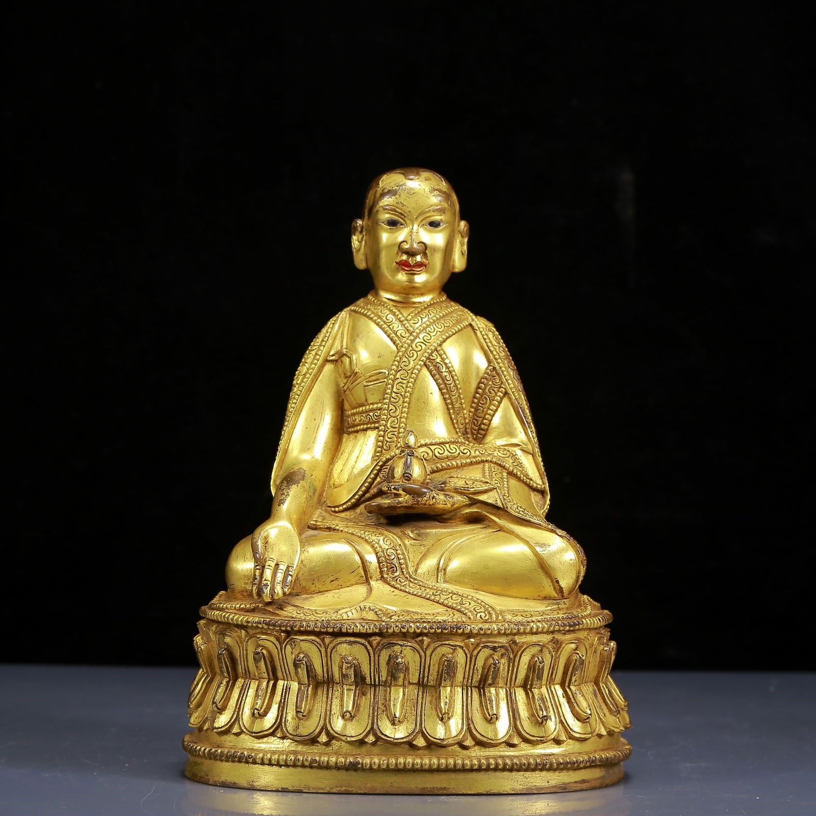 A Solemn Gilt Bronze Statue of Guru: A Solemn Gilt Bronze Statue of Guru,Ming Dynasty,China,Size:6.3inx4.3inx9.1in,Weight:3065g 铜鎏金上师像，明代