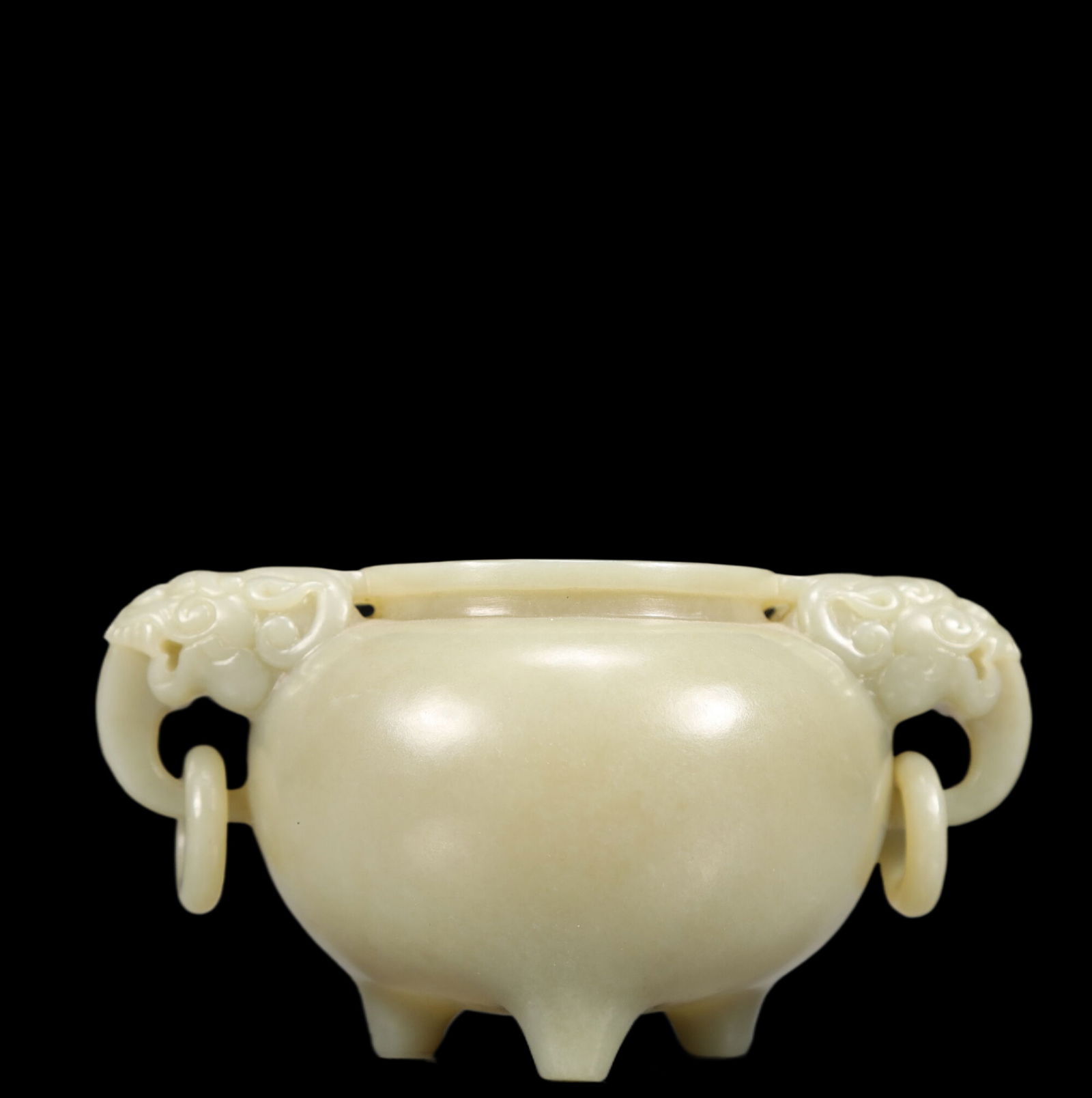 An Exquisite Sapphire Lion-Ears Censer: An Exquisite Sapphire Lion-Ears Censer, Qing Dynasty, China, Size:4.7inx3.1inx2.4in, Weight:262g