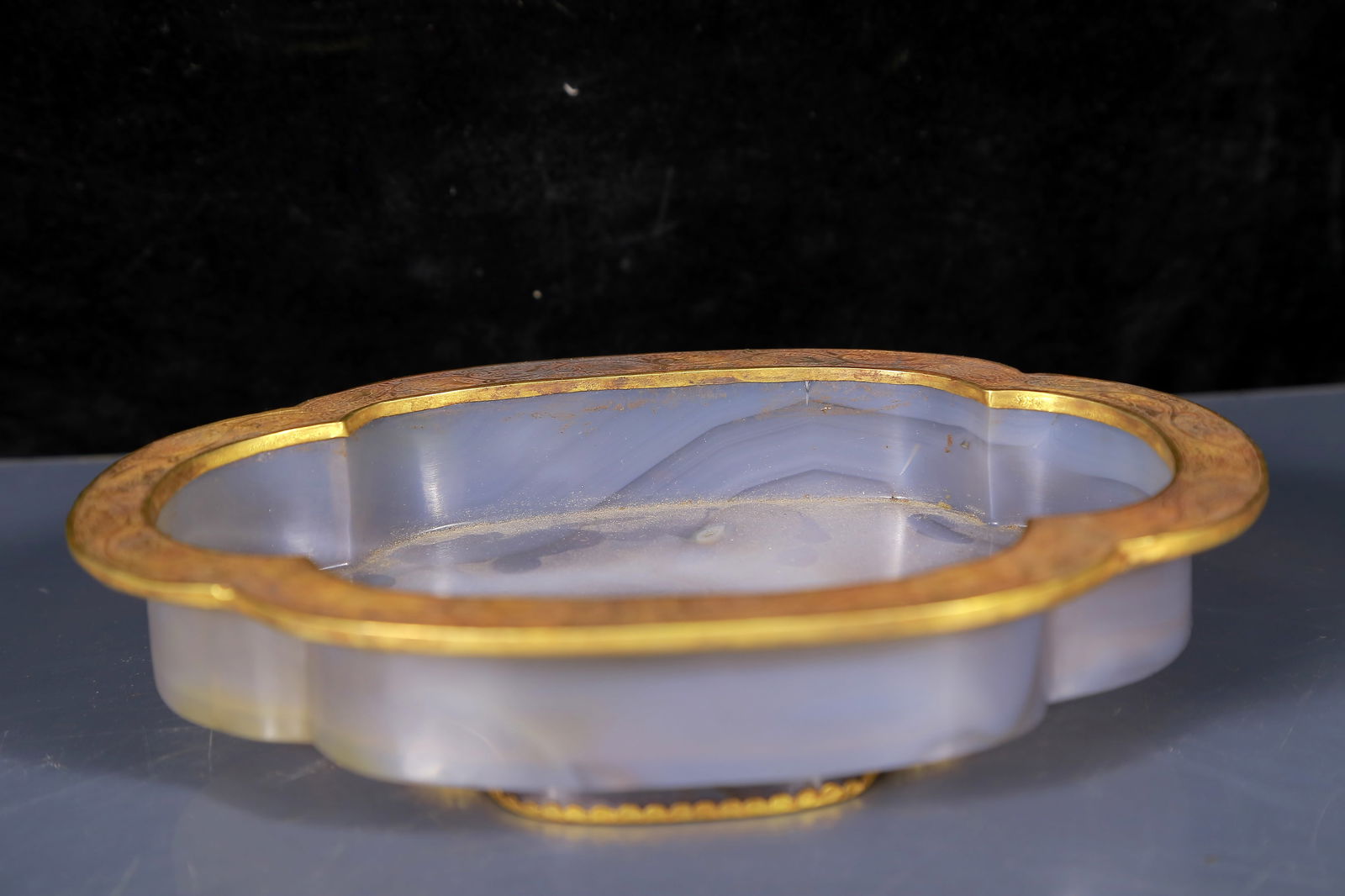 An Exquisite Agate Cover with Gold Brush Washer (1 of 7)