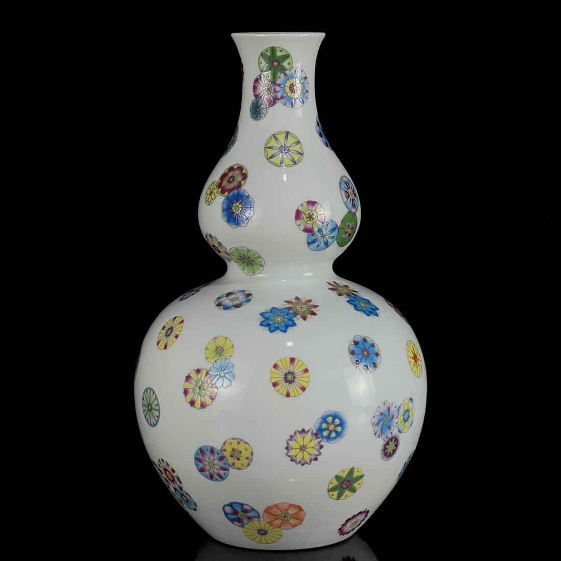 An Exquisite Famille-Rose Flower Pattern Gourd-Shaped Vase (1 of 8)
