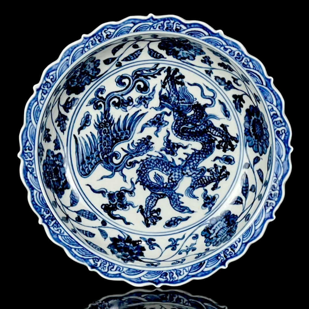 An Exquisite Blue and White Lotus,Dragon and Phoenix Pattern Plate: An Exquisite Blue and White Lotus,Dragon and Phoenix Pattern Plate,Ming Dynasty, China,Xuande Six-character Mark,Size:2inx8.7in 