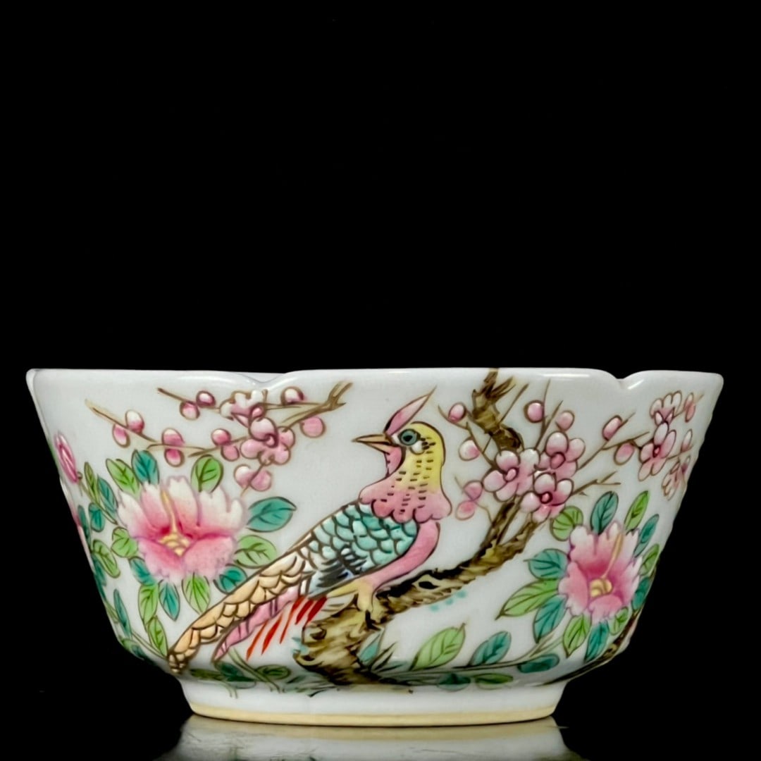 An Exquisite Famille-Rose Flower and Bird Pattern Bowl: An Exquisite Famille-Rose Flower and Bird Pattern Bowl,Qing Dynasty, China,Yongzheng Four-character Mark,Size:2.9inx5.9in 