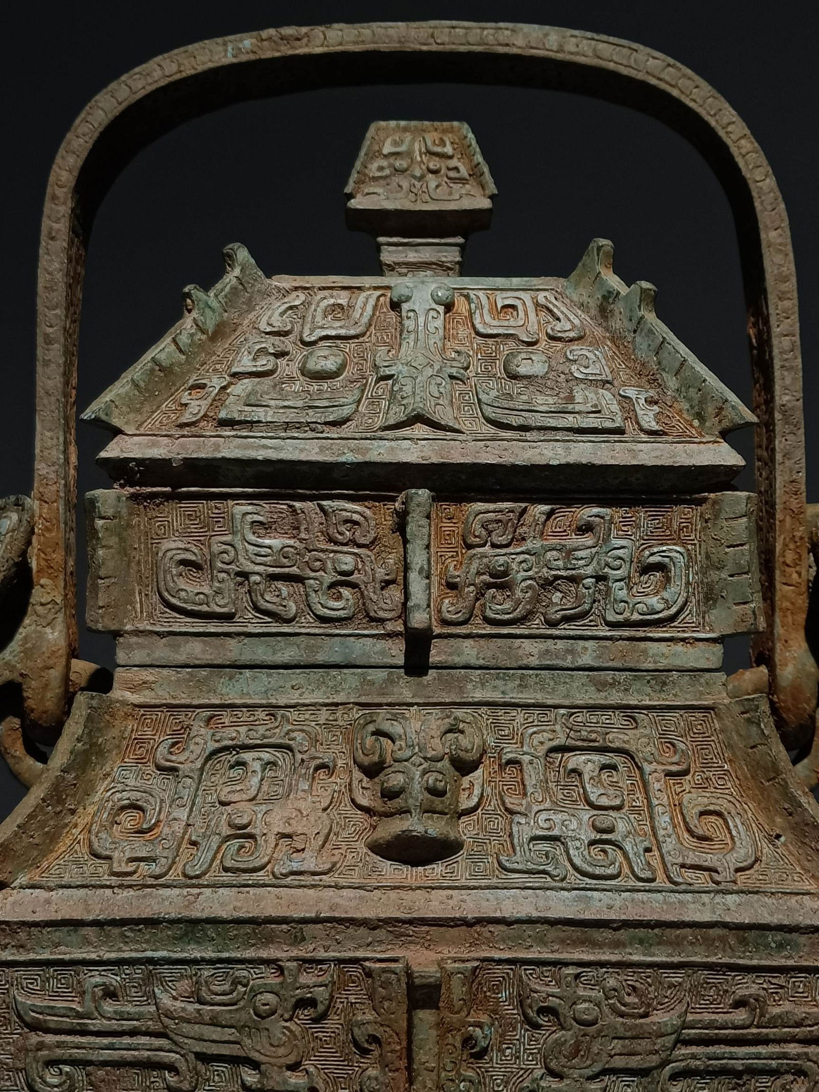 An Archaic Bronze Beast-Face Pattern Ewer - 2