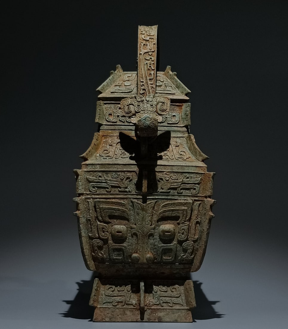 An Archaic Bronze Beast-Face Pattern Ewer - 6