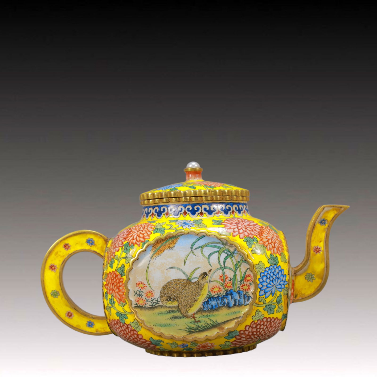An Exquisite Painted Enamel Flower and Bird Pattern Ewer: An Exquisite Painted Enamel Flower and Bird Pattern Ewer,Qing Dynasty, China,Qianlong Four-character Mark,Size:6.7inx3.9inx3.9in,Weight:500g 画珐琅花鸟纹执