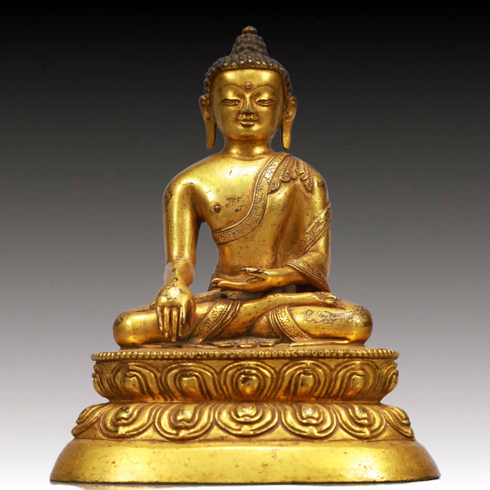 A Solemn Gilt Bronze Statue of Sakyamuni,, With Inscription: A Solemn Gilt Bronze Statue of Sakyamuni,, With Inscription,Qing Dynasty, China,Size:4.7inx3.1inx5.9in,Weight:1000g 铜鎏金释迦摩尼像,,带铭&#