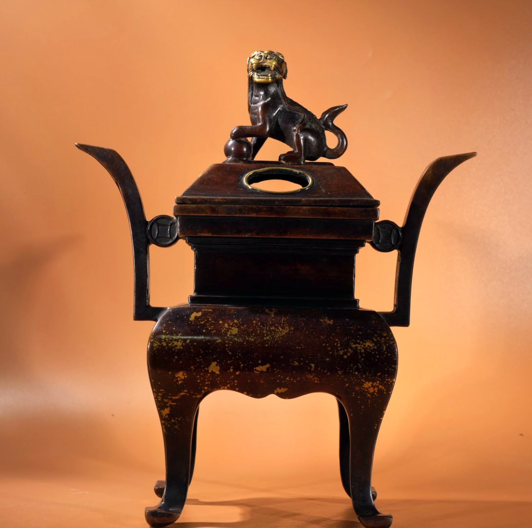 An Exquisite Bronze Sprinkled-Gold Double-Ears Four Legs Censer,With Lion Cover (1 of 9)