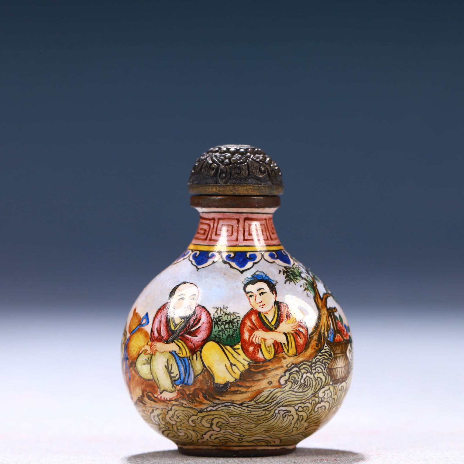 An Exquisite Painted Enamel Seawater and Figure Pattern Snuff Bottle: An Exquisite Painted Enamel Seawater and Figure Pattern Snuff Bottle,Qing Dynasty, China,Qianlong Four-character Mark,Size:1.4inx0.8inx3in,Weight:51g 画珐琅海水人&#