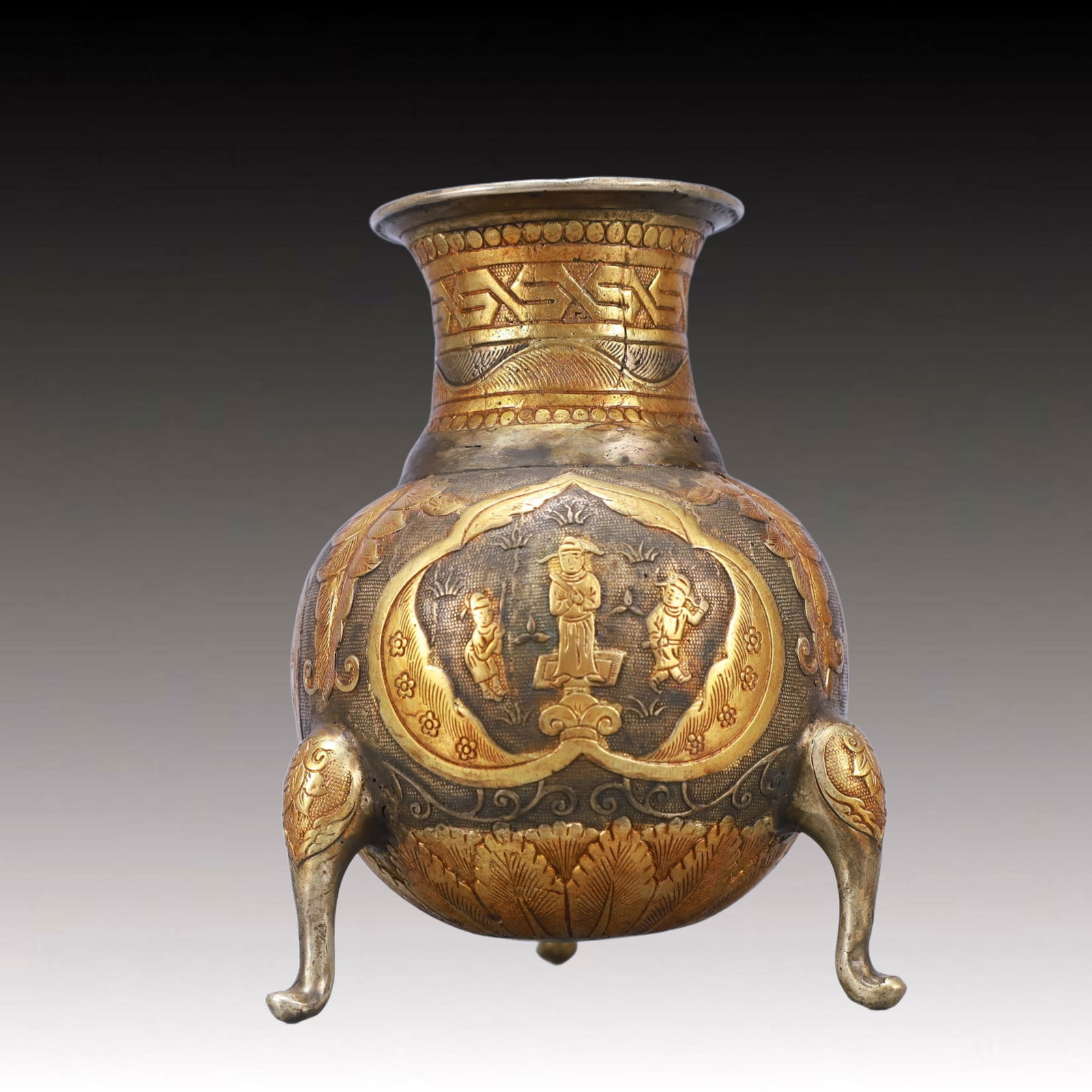 A Rare Gilt Silver Figure Pattern Elephant-legs Vase (1 of 6)