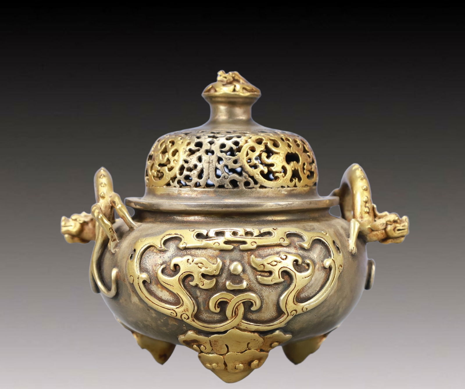 A Rare Gilt Silver Dragon Pattern Double-Ears and Tripod Censer: A Rare Gilt Silver Dragon Pattern Double-Ears and Tripod Censer,Ming Dynasty, China,Xuande Four-character Mark,Size:5.9inx4.7inx5.5in,Weight:1700g 银鎏金龙纹双ň