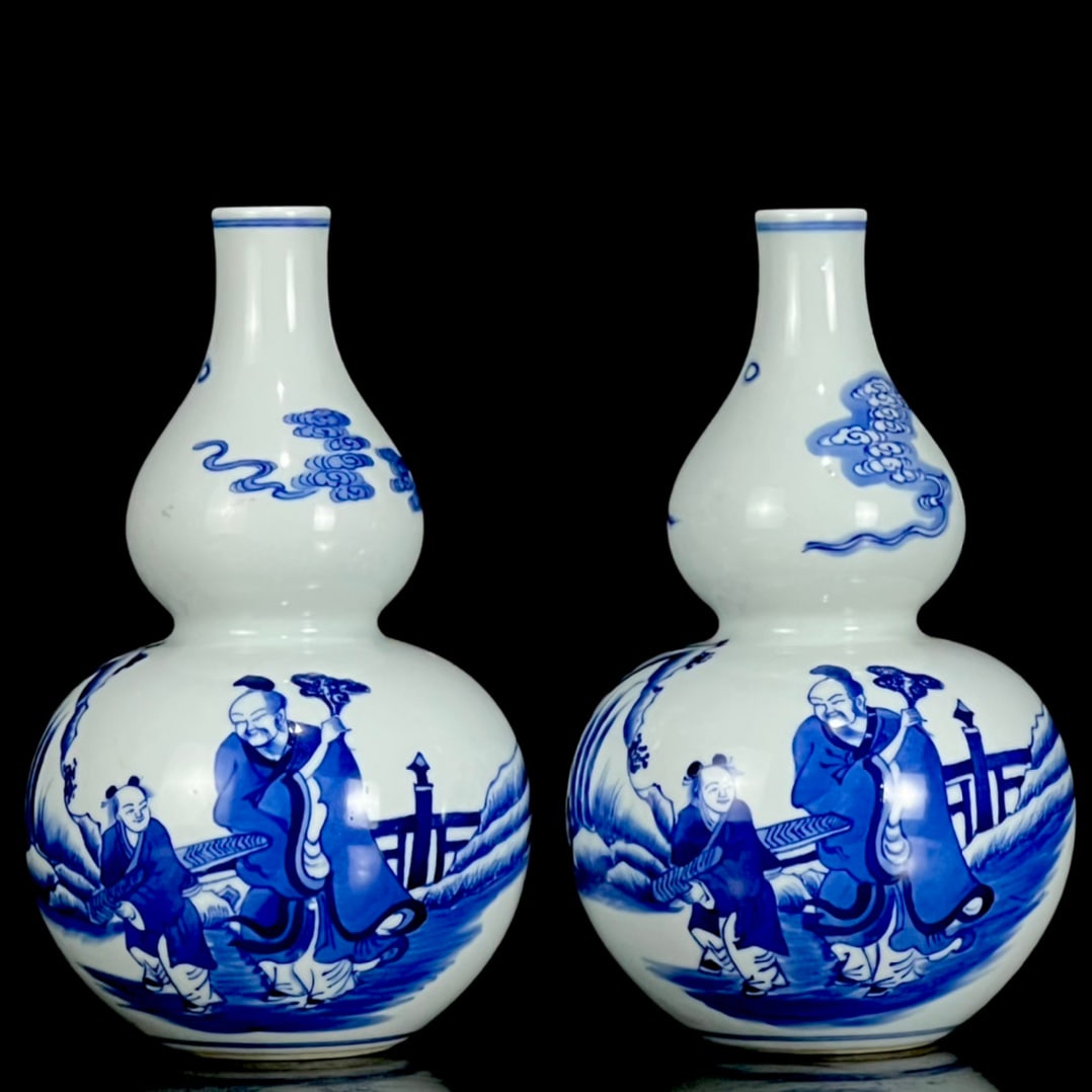 A Pair of Exquisite Blue and White Character and Story Pattern Gourd-Shaped Vases (1 of 9)