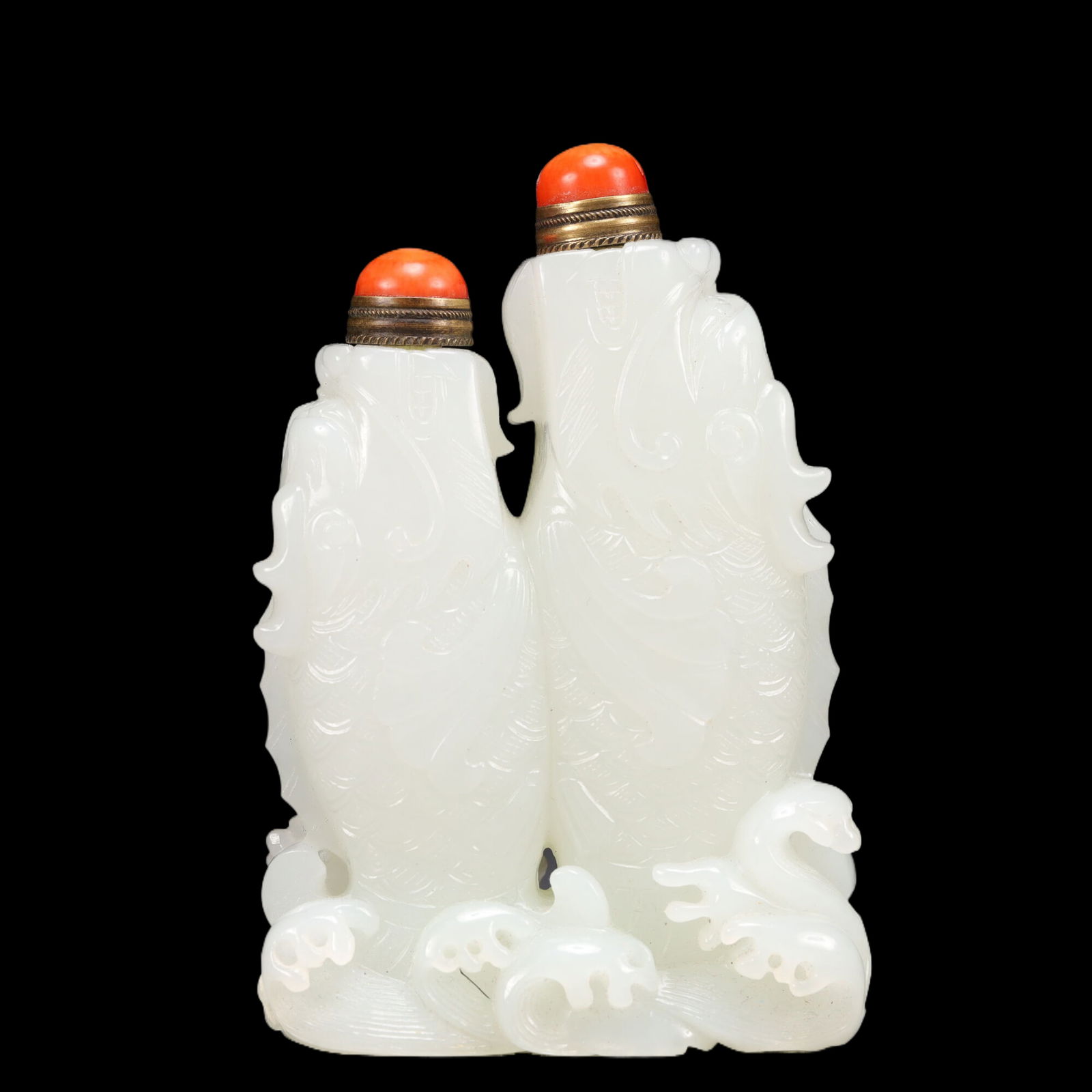 An Exquisite White Jade Dragon Pattern Snuff Bottle, Inlaid Gems: An Exquisite White Jade Dragon Pattern Snuff Bottle, Inlaid Gems, Qing Dynasty, China, Size:2.6inx1.2inx3.7in, Weight:260g 