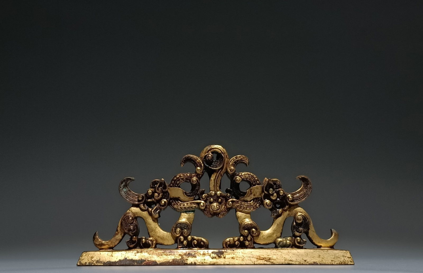 An Exquisite Gilt Bronze Coiling Dragon Pattern Brush Holder: An Exquisite Gilt Bronze Coiling Dragon Pattern Brush Holder,Tang Dynasty, China,Size:3.7inx8.1inx1.2in 