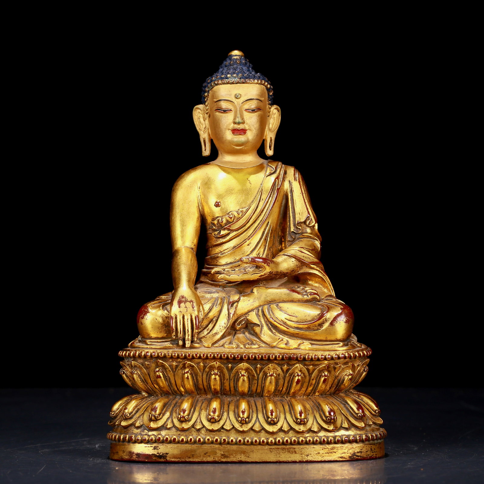 An exquisite gilt bronze statue of Sakyamuni (1 of 12)