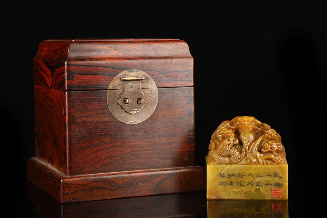 An Exquisite Tianhuang Stone Dragon Pattern Seal: An Exquisite Tianhuang Stone Dragon Pattern Seal,Qing Dynasty, China,Qianlong Mark,Size:3.1inx3.3in,Weight:1144g 