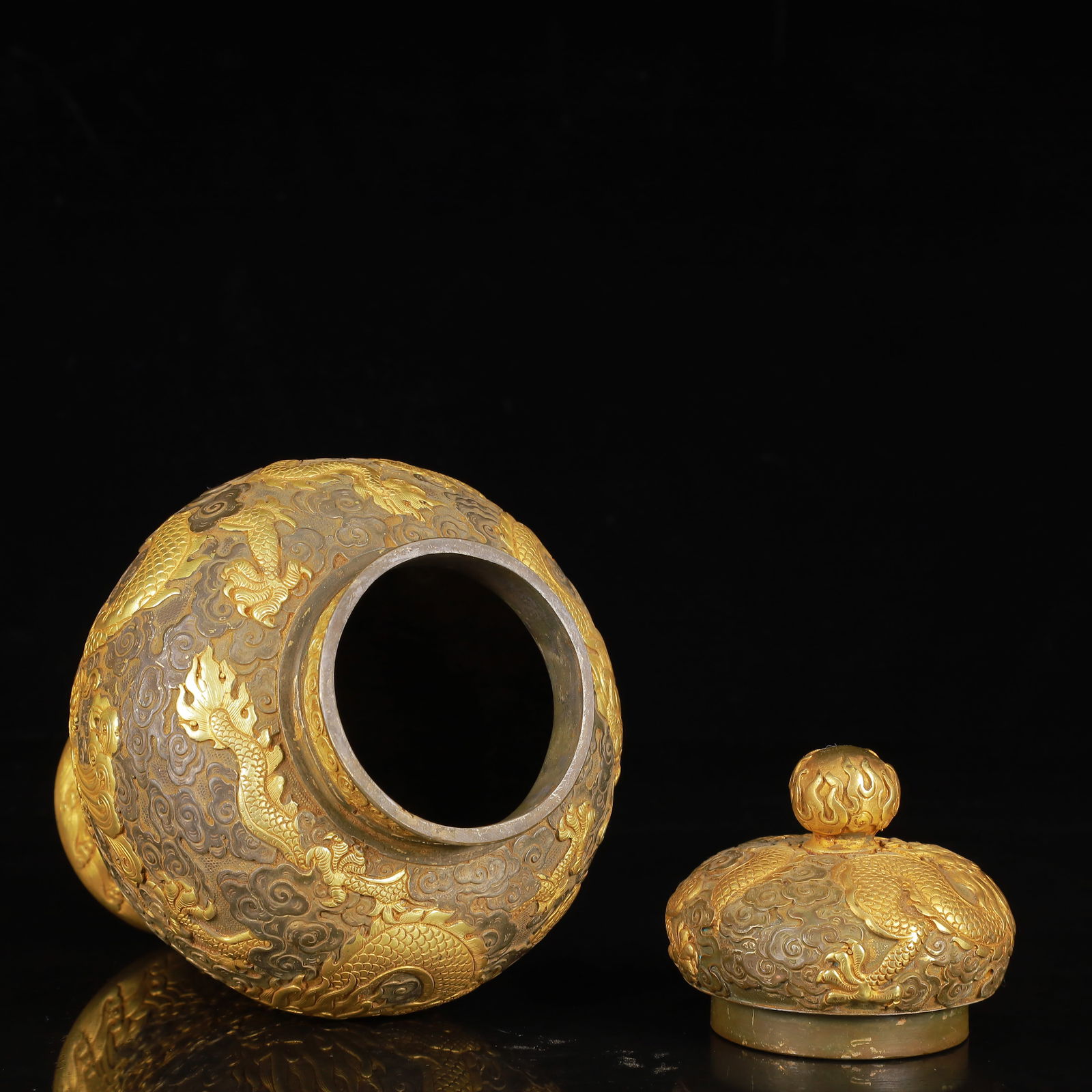 An Exquisite Gilt Silver Dragon Pattern Bottle - 10