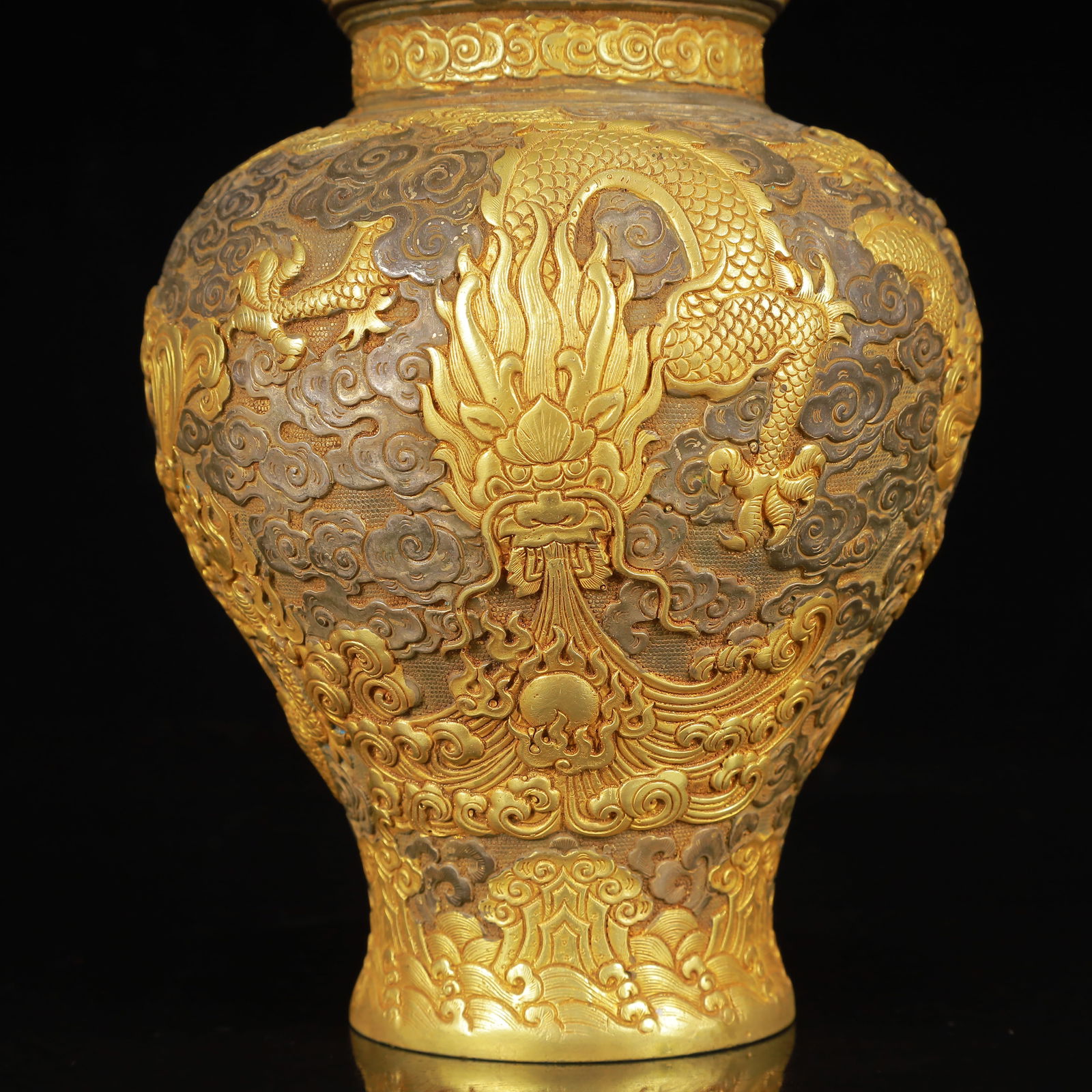 An Exquisite Gilt Silver Dragon Pattern Bottle - 2