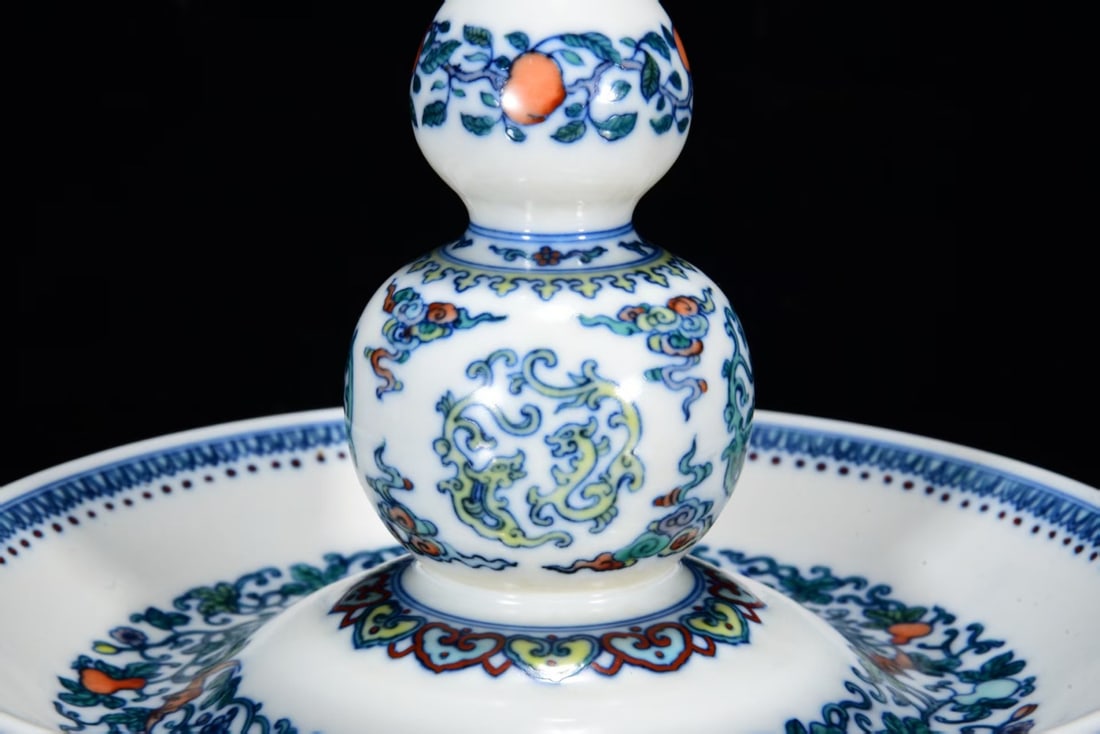 An Exquisite Doucai Bats and Peach Pattern Candlestick - 6