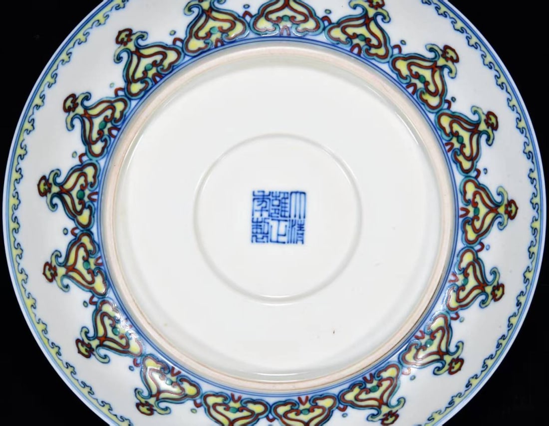 An Exquisite Doucai Bats and Peach Pattern Candlestick - 9