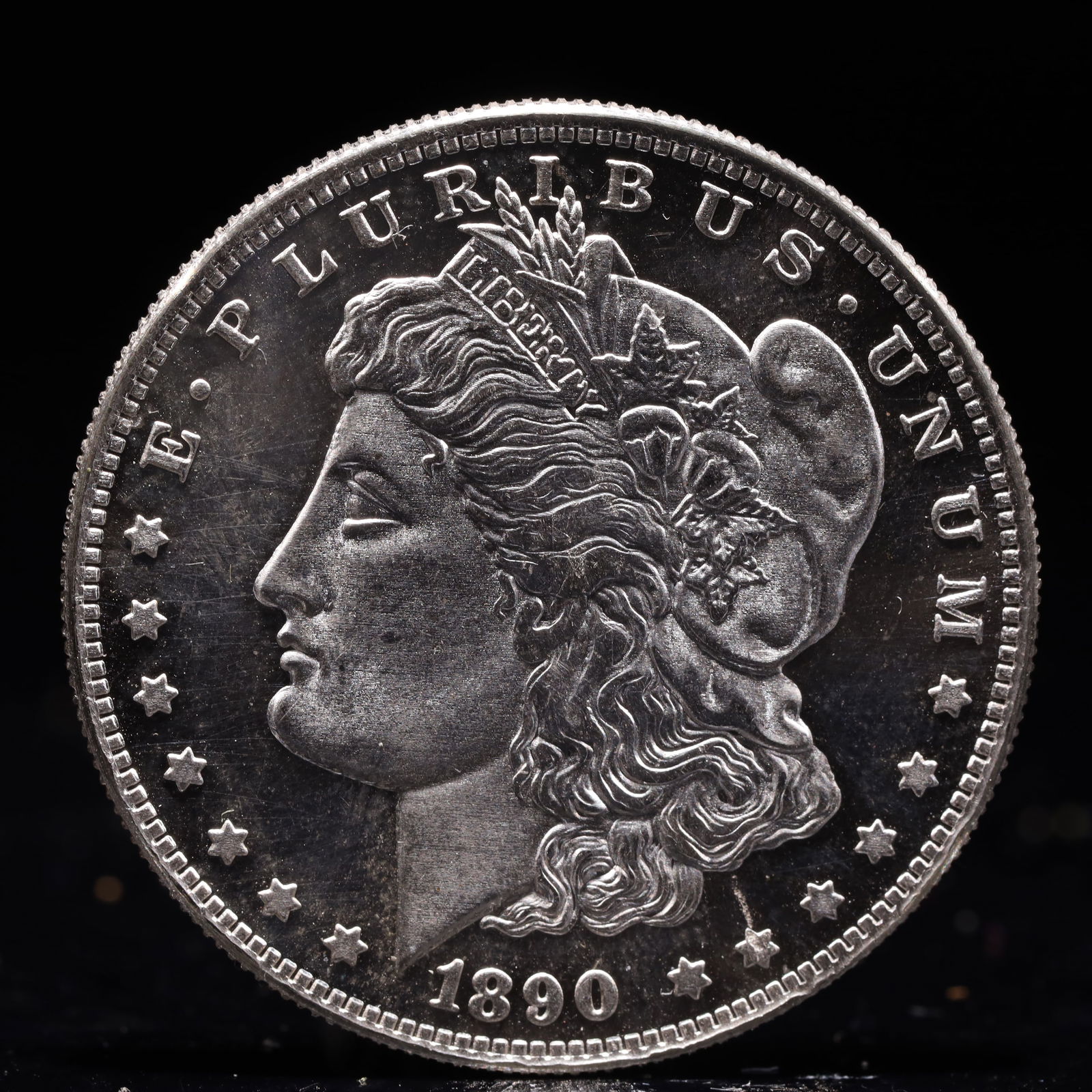 USA Morgan Dollar 1890 Coin: Obv: profile bust with date below and E PLURIBUS UNUM legend and stars around. Rev: eagle with In God we trust above within wreath with UNITED STATES OF AMERICA ONE DOLLAR legend. IN GOD WE TRUST / LI