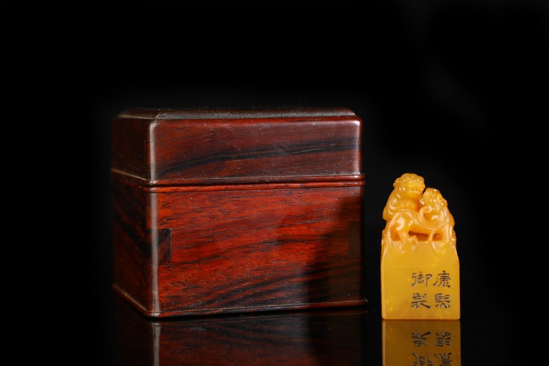 An Exquisite Tianhuang Stone Auspicious Beast Pattern Seal (1 of 9)