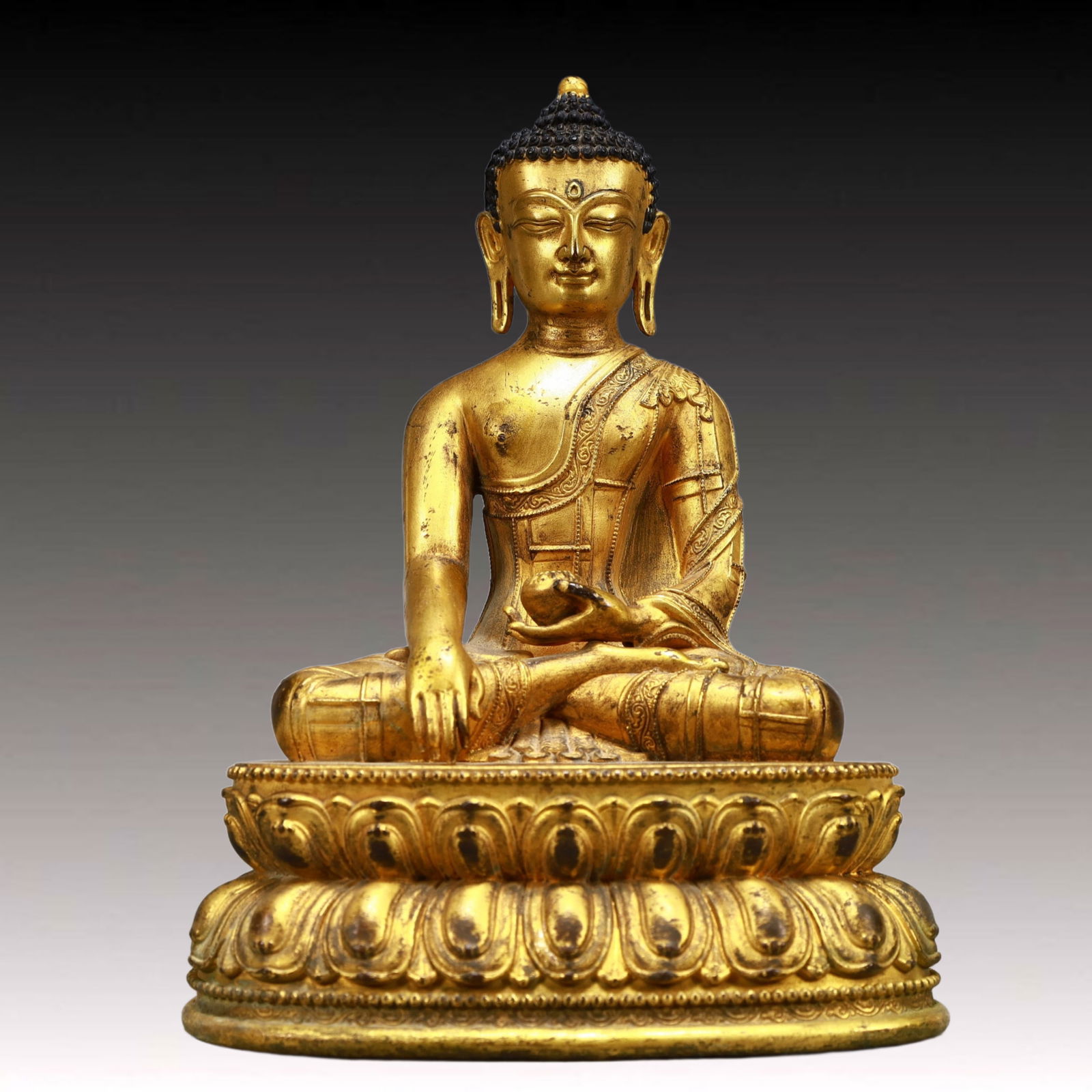 A Solemn Gilt Bronze Statue of Sakyamuni: A Solemn Gilt Bronze Statue of Sakyamuni,Ming Dynasty, China,Size:5.7inx3.5inx8.3in,Weight:1600g 铜鎏金释迦摩尼像,中国明代