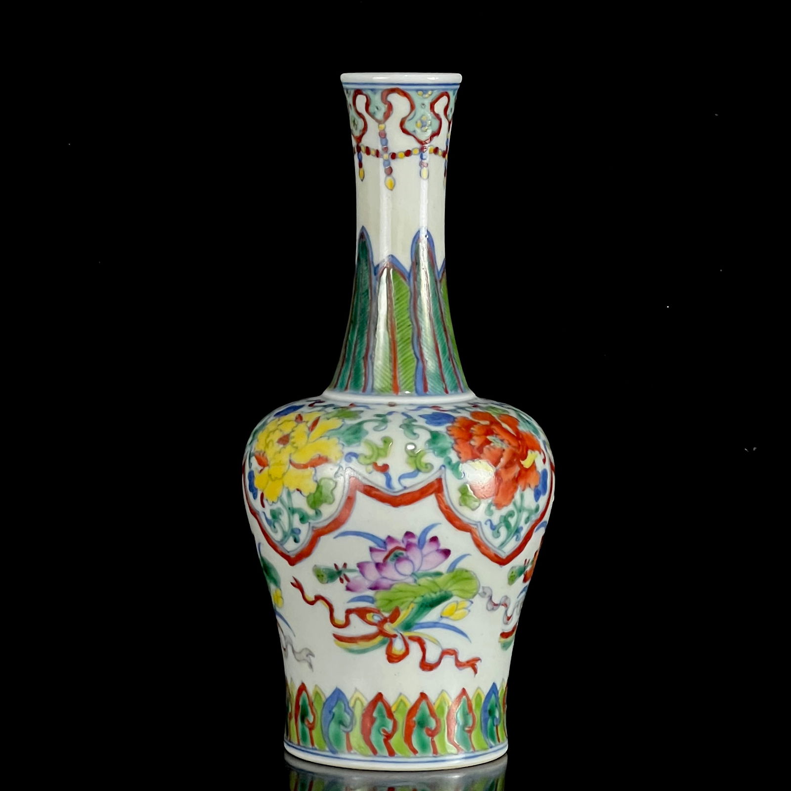 An Exquisite Doucai Flower Pattern Vase (1 of 8)